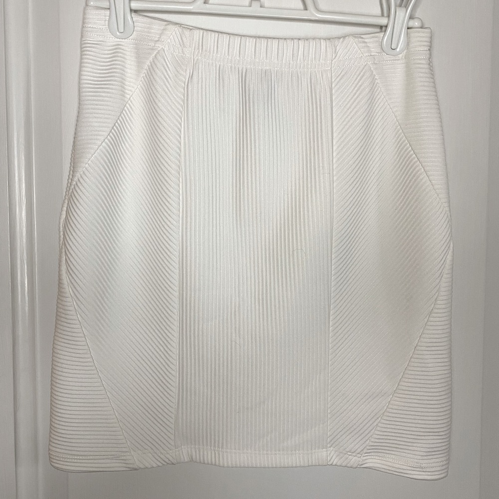 Cute white classy pencil-ish skirt!